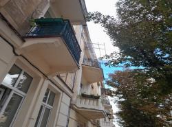 Монтаж монолітного полікарбонату