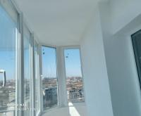 Скління кутового балкону