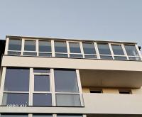 Балкон на останньому поверсі з дахом