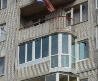 Г-подібний балкон скління