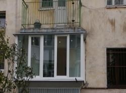 Скління та монтаж балкону