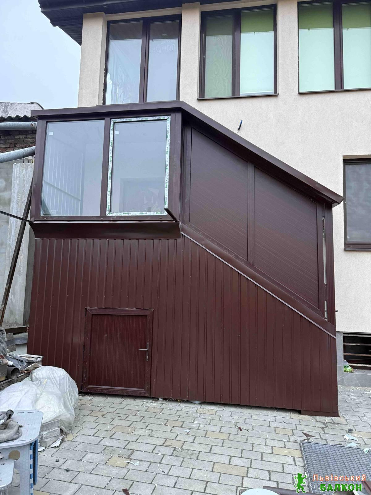 Монтаж вхідної групи скління дах вікна